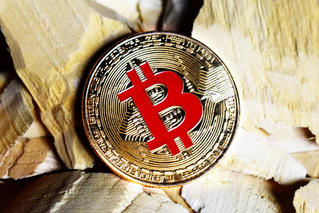 金色比特币图片