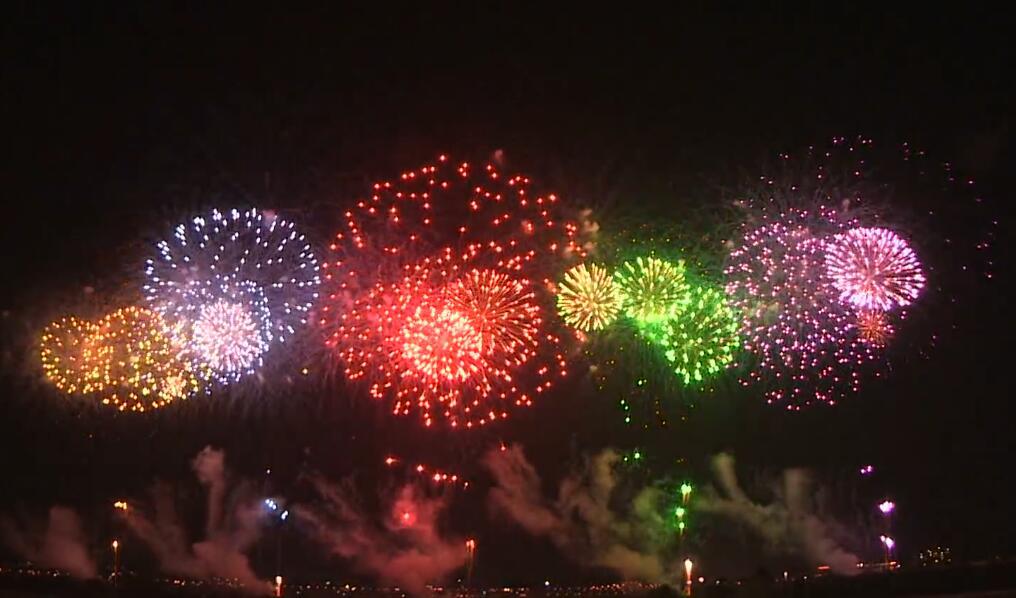 实拍烟花夜景(有音效) 烟花礼花特效
