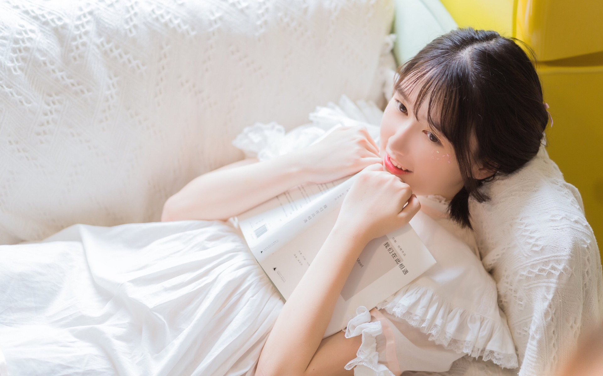 甜美清纯美女唯美高清桌面壁纸