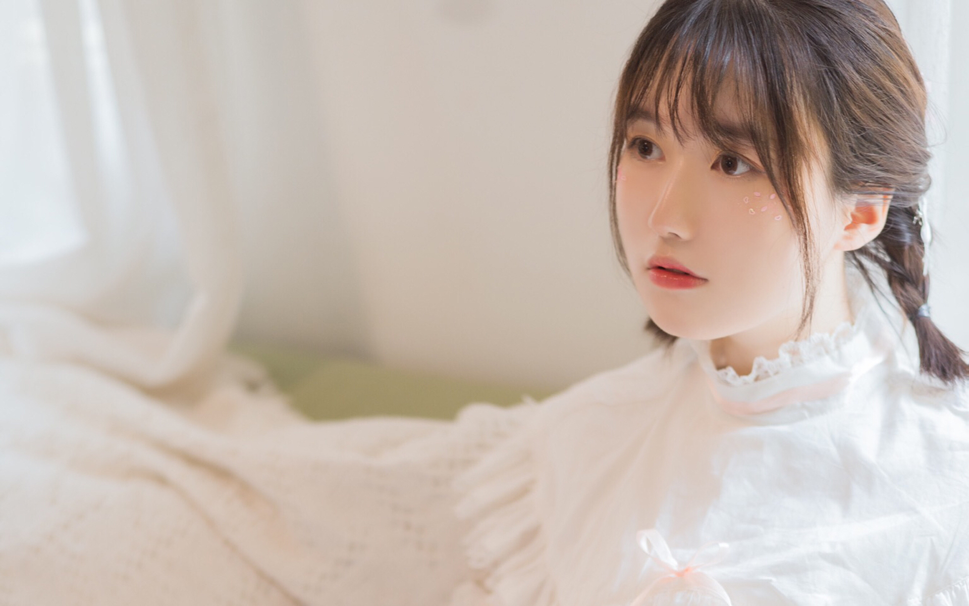 甜美清纯美女唯美高清桌面壁纸